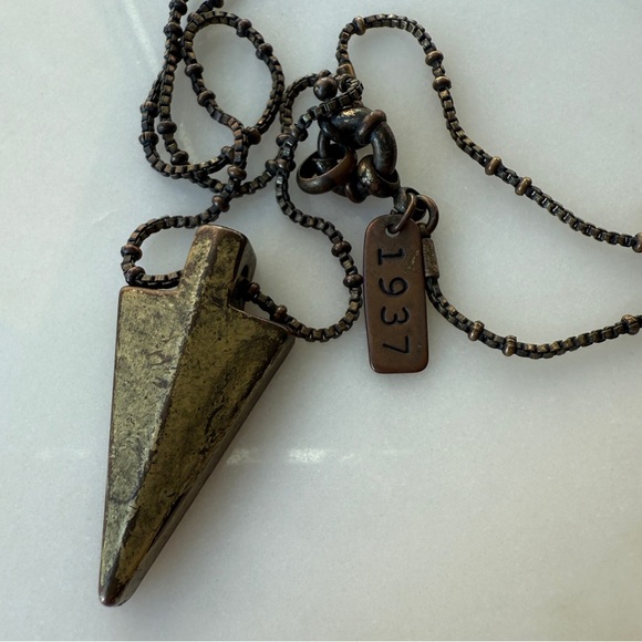 MADEWELL 1937 Arrowhead Pendant Necklace - Picture 2 of 5